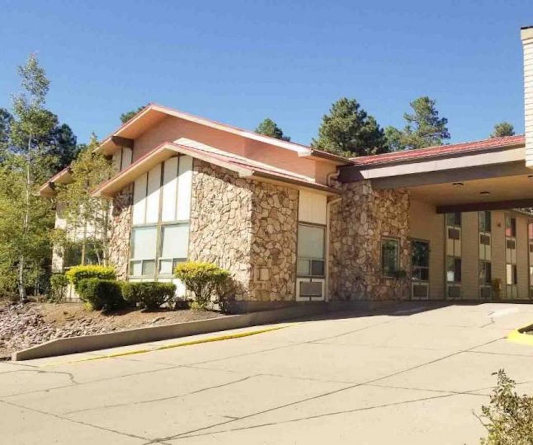Pinetop Studio Suites Eksteriør bilde